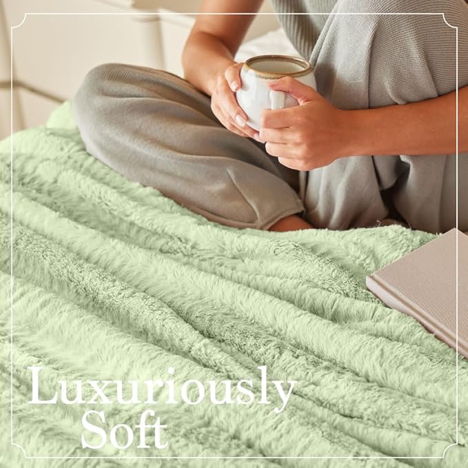 The Connecticut Home Co Throw Blanket for Couch, Soft Fluffy Room Decor, Cozy Warm Throws for Bed, Couches, Gifts for Women, Bedroom Cute Aesthetic Blankets Faux Fur and Sherpa, 65x50, Sage