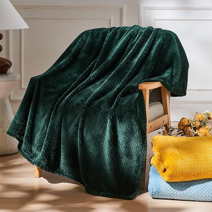 NEWCOSPLAY Super Soft Throw Blanket Forest Green Premium Silky Flannel Fleece Leaves Pattern Lightweight Bed Blanket All Season Use (Forest Green, Throw(50"x60"))