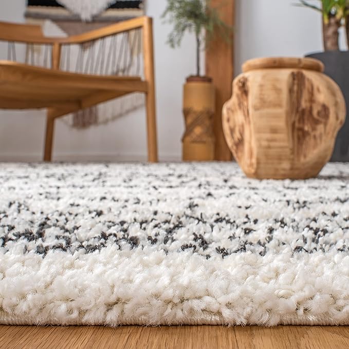 SAFAVIEH Arizona Shag Collection Accent Rug - 3'2" x 5', Ivory & Black, Moroccan Design, Non-Shedding & Easy Care, 1.6-inch Thick Ideal for High Traffic Areas in Foyer, Living Room, Bedroom (ASG741Z)