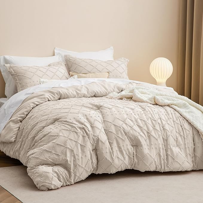 Bedsure California King Comforter Set - Beige Comforter, Boho Tufted Shabby Chic Bedding for Kids, 3 Pieces Vintage Farmhouse Bed Set for All Seasons, Fluffy Soft Bedding with 2 Pillow Shams