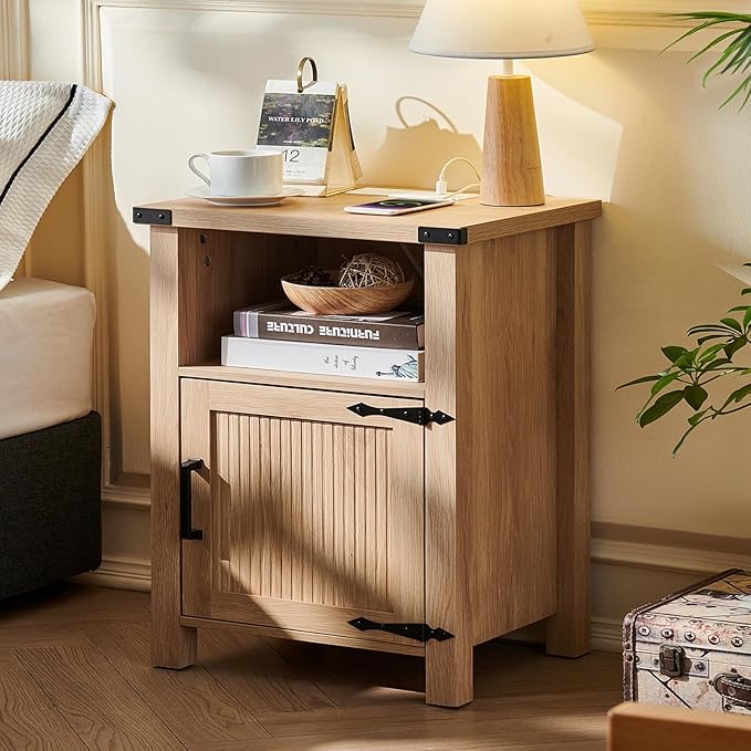 Boho Fluted Nightstand Set of 2 for Bedroom, 18" Rustic Night Stand with Charging Station, Modern Accent Bedside Tables with Open Storage Shelf & Door, Wooden End Table for Home, Natural Oak