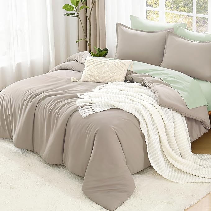 Litanika Oversized King Comforters Oatmeal Super King Plus Size, 3 Pieces Lightweight Solid Bedding Comforter Set, All Season Fluffy Bed Set (128x120In Comforter & 2 Pillowcases)