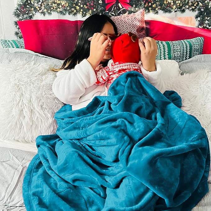 Bedsure GentleSoft Twin XL Fleece Blanket Dorm Bedding - Lightweight Soft Cozy Blankets for Bed, Sofa, Couch, Travel, Camping, Teal Blue, 66"x90"