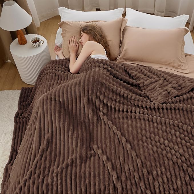 Bedsure GentleSoft Fondue Fudge Full Blanket for Bed - Cozy Soft Blankets for Women, Cute Small Fleece Throws for Girls, Birthday Gifts for Women Decor Gifts for Mom, 84x90 Inches