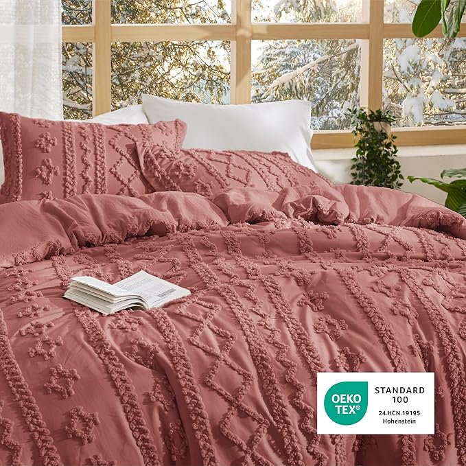Bedsure Tufted Boho Comforter Set Queen Size - Grayish Pink Boho Bed Set, GentleSoft™ 3 Pieces Farmhouse Shabby Chic Embroidery Bedding, Gifts for Woman, Soft Jacquard Queen Comforter for All Seasons